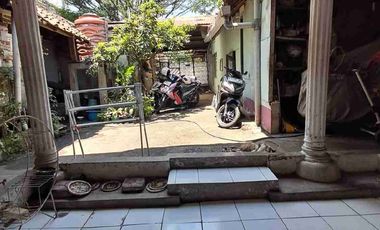 Rumah  lokasi strategis cocok untuk dibuat ruko dan hunian tempat tinggal