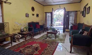 Rumah  lokasi strategis cocok untuk dibuat ruko dan hunian tempat tinggal