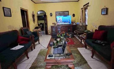 Rumah  lokasi strategis cocok untuk dibuat ruko dan hunian tempat tinggal