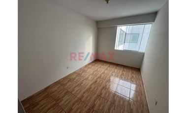 Se Alquila Moderno Departamento De 92.23 M2 En Urb Las Orquideas/San Isidro Con Ascensor S/. 1,300.00