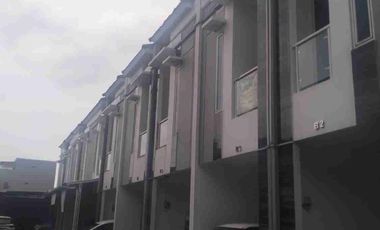 Rumah siap huni Jakarta Timur.surat shm.lokasi strategis.dekat dengan pusat perbelanjaan.rs.sekolahan.setasiun. lingkungan aman bebas banjir