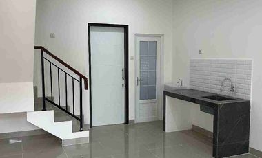 Rumah siap huni Jakarta Timur.surat shm.lokasi strategis.dekat dengan pusat perbelanjaan.rs.sekolahan.setasiun. lingkungan aman bebas banjir