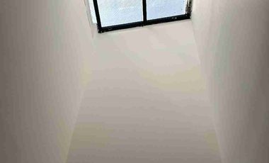 Rumah siap huni Jakarta Timur.surat shm.lokasi strategis.dekat dengan pusat perbelanjaan.rs.sekolahan.setasiun. lingkungan aman bebas banjir