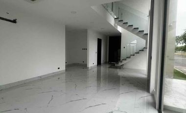 vendo casa en samborondon de estreno