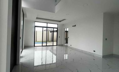 vendo casa en samborondon de estreno