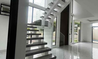 vendo casa en samborondon de estreno