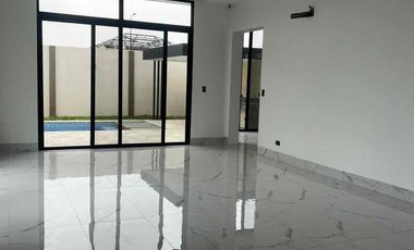 vendo casa en samborondon de estreno