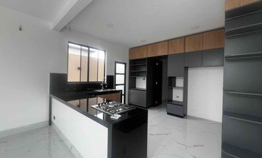 vendo casa en samborondon de estreno