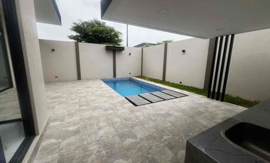 vendo casa en samborondon de estreno