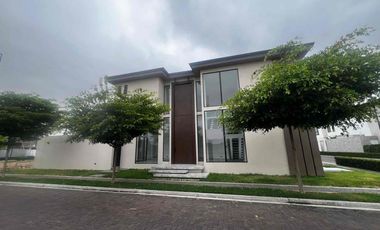 vendo casa en samborondon de estreno