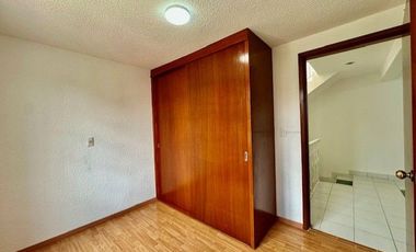 CASA EN RENTA EN TOLUCA DE 4 RECAMARAS CERCA DE BOSH EN PRIVADA