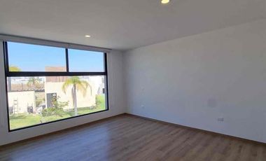 Casa en Renta en Lomas de Angelopolis Cascatta, Parque Coba