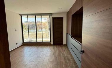 Casa en Renta en Lomas de Angelopolis, Parque Alvea