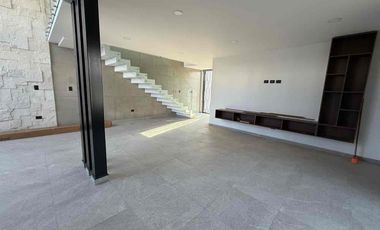 Casa en Renta en Lomas de Angelopolis, Parque Alvea