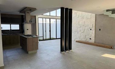 Casa en Renta en Lomas de Angelopolis, Parque Alvea
