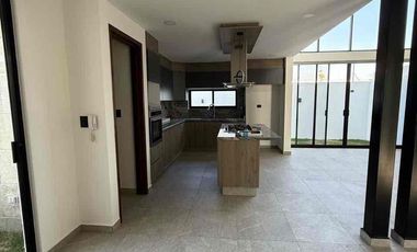 Casa en Renta en Lomas de Angelopolis, Parque Alvea