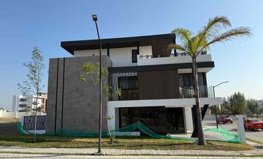 Casa en Renta en Lomas de Angelopolis, Parque Alvea