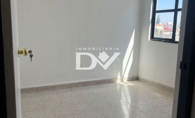 DEPARTAMENTO EN RENTA DE 2 HABITACIONES A UNA CALLE DE PLAZA CRISTAL