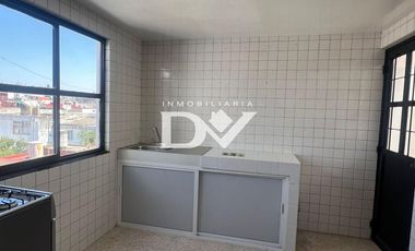 DEPARTAMENTO EN RENTA DE 2 HABITACIONES A UNA CALLE DE PLAZA CRISTAL