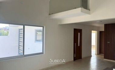 Casa en Renta en Fraccionamiento Cerrado Frente área Verde