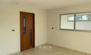 Casa en Renta en Fraccionamiento Cerrado Frente área Verde