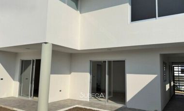 Casa en Renta en Fraccionamiento Cerrado Frente área Verde