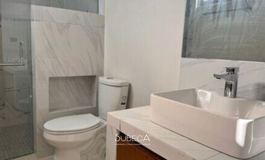 Casa en Renta en Fraccionamiento Cerrado Frente área Verde