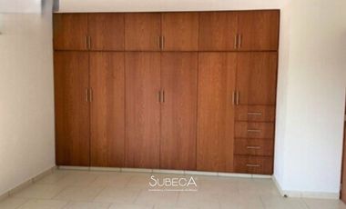 Casa en Renta en Fraccionamiento Cerrado Frente área Verde