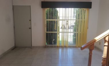 CASA EN RENTA, EN EL FRACC. PASEOS DEL VALLE, COL. AZTECA EN TOLUCA, SÁLIDA A CEBORUCO Y AV. LAS TORRES, A 5 MIN DE PREPA 5