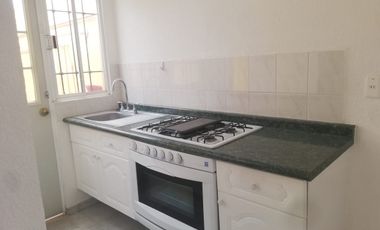 CASA EN RENTA, EN EL FRACC. PASEOS DEL VALLE, COL. AZTECA EN TOLUCA, SÁLIDA A CEBORUCO Y AV. LAS TORRES, A 5 MIN DE PREPA 5