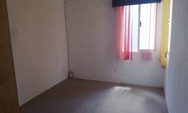 CASA EN RENTA, EN EL FRACC. PASEOS DEL VALLE, COL. AZTECA EN TOLUCA, SÁLIDA A CEBORUCO Y AV. LAS TORRES, A 5 MIN DE PREPA 5