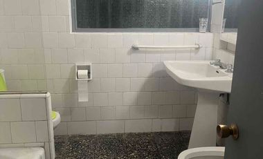 Arriendo excelente casa en Los Andes, Habitacional o comercial.