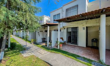 CASA CON ALBERCA Y AMENIDADES DEPORTIVAS EN CONJUNTO REAL SANTA FE II