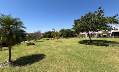 CASA CON ALBERCA Y AMENIDADES DEPORTIVAS EN CONJUNTO REAL SANTA FE II