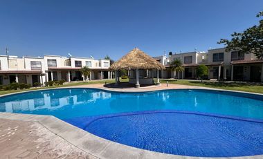 CASA CON ALBERCA Y AMENIDADES DEPORTIVAS EN CONJUNTO REAL SANTA FE II