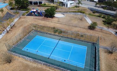 CASA CON ALBERCA Y AMENIDADES DEPORTIVAS EN CONJUNTO REAL SANTA FE II
