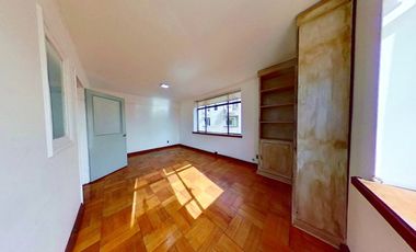 Paseo Huérfanos/ Bandera