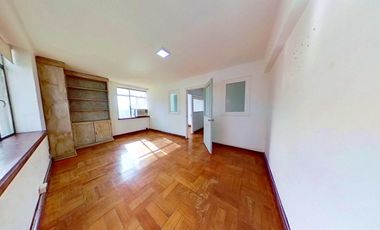 Paseo Huérfanos/ Bandera