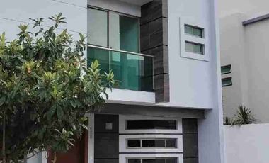 OPORTUNIDAD!!Hermosa casa con roof en venta