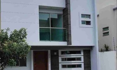 OPORTUNIDAD!!Hermosa casa con roof en venta