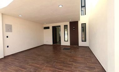 CASA EN VENTA EN FRACCIONAMIENTO CASTILLO TIELMANS