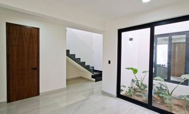 CASA EN VENTA EN FRACCIONAMIENTO CASTILLO TIELMANS