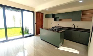 CASA EN VENTA EN FRACCIONAMIENTO CASTILLO TIELMANS