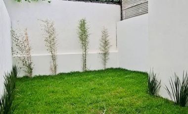 CASA EN VENTA EN FRACCIONAMIENTO CASTILLO TIELMANS