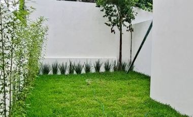 CASA EN VENTA EN FRACCIONAMIENTO CASTILLO TIELMANS