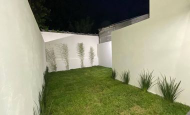 CASA EN VENTA EN FRACCIONAMIENTO CASTILLO TIELMANS