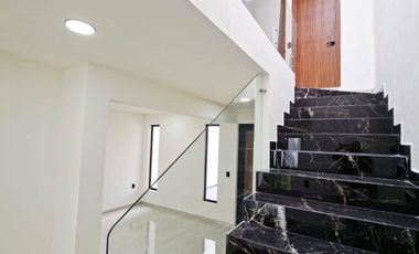 CASA EN VENTA EN FRACCIONAMIENTO CASTILLO TIELMANS