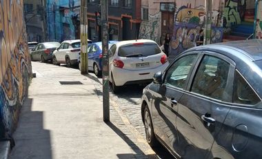 CASA PATRIMONIAL RESTAURADA. CENTRO DE VALPARAISO.