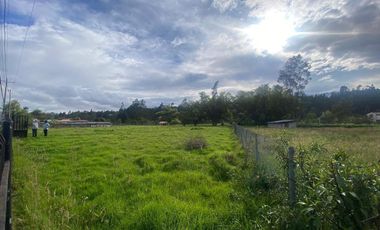 Terreno de venta en Cuenca vía a Checa. Sector escuela de la policía.