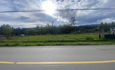 Terreno de venta en Cuenca vía a Checa. Sector escuela de la policía.